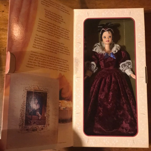 ✨ NRFB Vintage Hallmark Special Edition ~ Sentimental Valentine Barbie ✨ - Picture 1 of 11